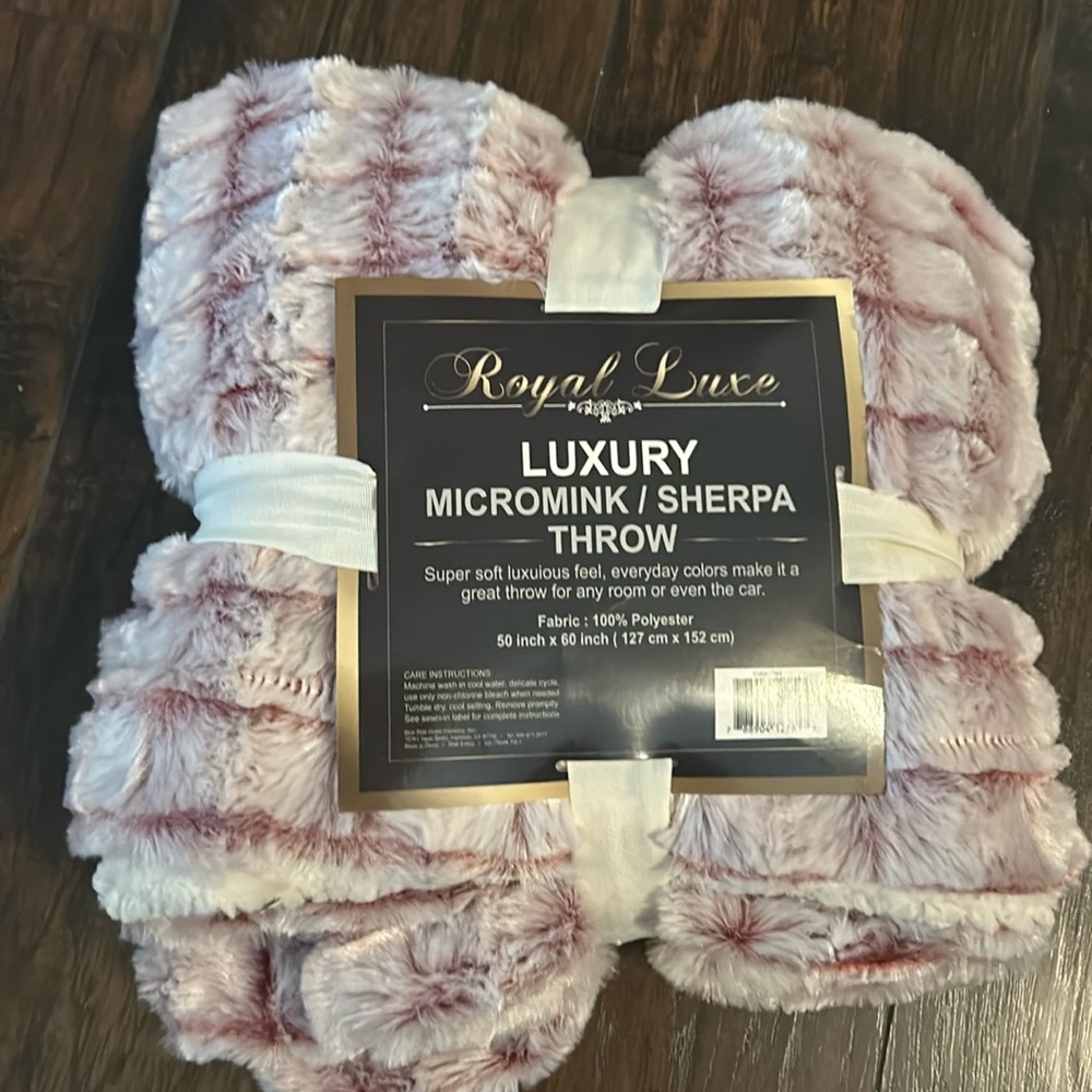 Sherpa throw